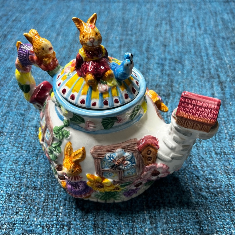 Vintage Merc Asia 1999 Garden Party Ceramic Tea Pot Bunny Rabbit Floral